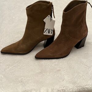NEW WITH TAGS!! ZARA SUEDE BOOTIES!!